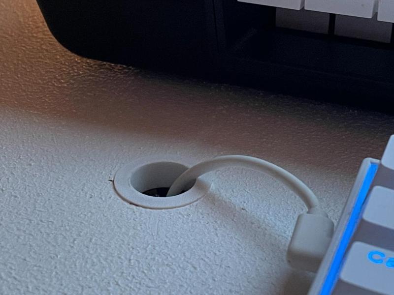 DESK CABLE PASSAGE GUIDE 2cm TYPE A USB PASSAGE