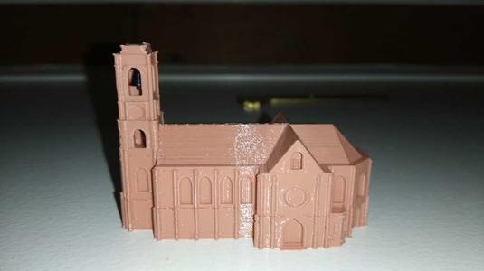 Basilique Notre-Dame de l'Assomption - Église Rouge à Neuchâtel