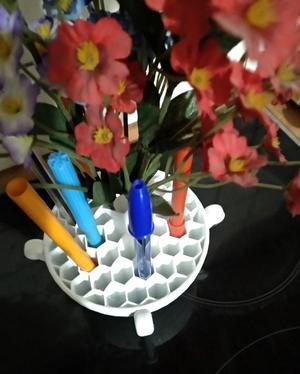 pencil vase-bee's nest
