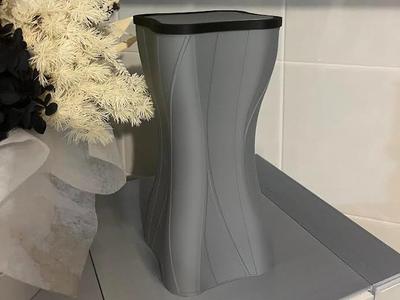 Bin with spinning lid