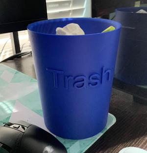 Desk trash bin