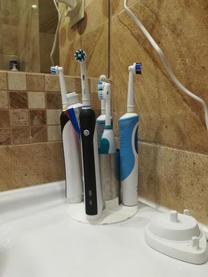 Oral-B toothbrush stand for Four +1.