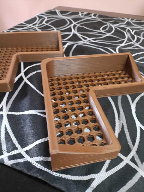 Corner bathroom shelf