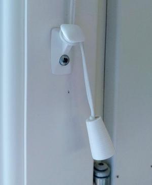 Venetian blind line holder