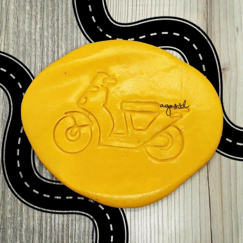 RETRO MOTORCYCLE SCOOTER - SET OF MOTORBIKE COOKIE CUTTERS. SHORT MASS FONDANT AND VEHICLE CLAY - 9cm