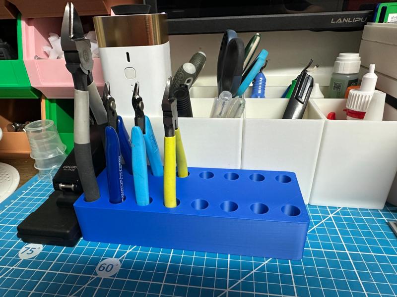 Diagonal Cutting Pliers Water Gate Pliers Base (Length 20cm * Width 8cm * Height 4cm) 8 pieces