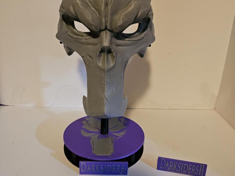 Darksiders Mask Stand
