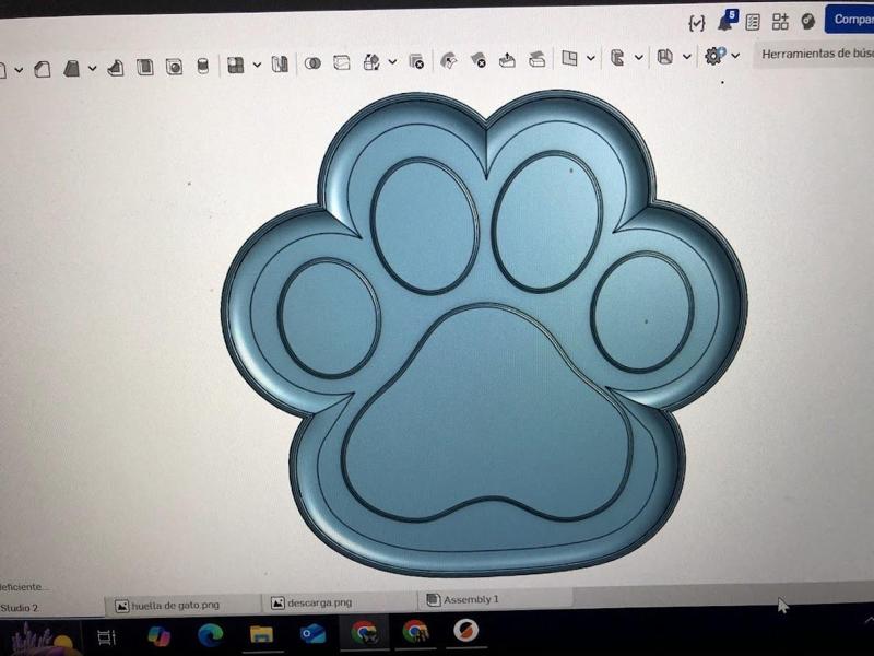 Little cat dish with the shape of a paw