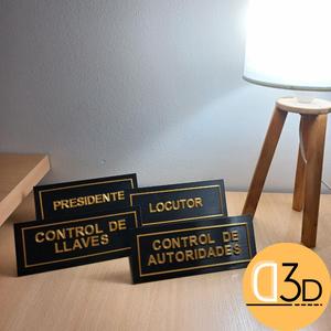 Nameplate/board with identification name or role for desktop