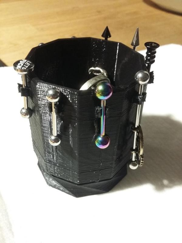 Piercingholder and Cup for Earstuds