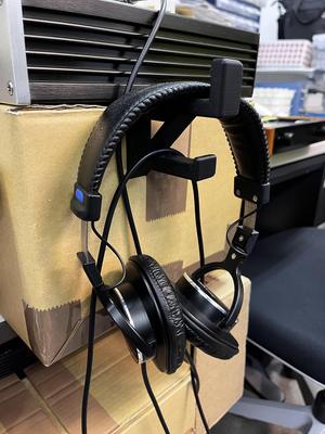 Headphone hanger