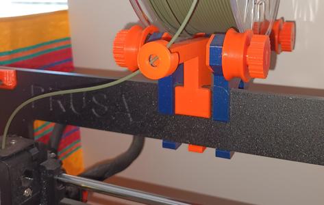 Rotating filament guide