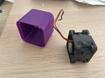 Fume extractor body for width fan