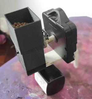 Comedero automático para peces / Automatic fish feeder