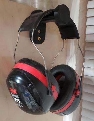 Headphone hanger