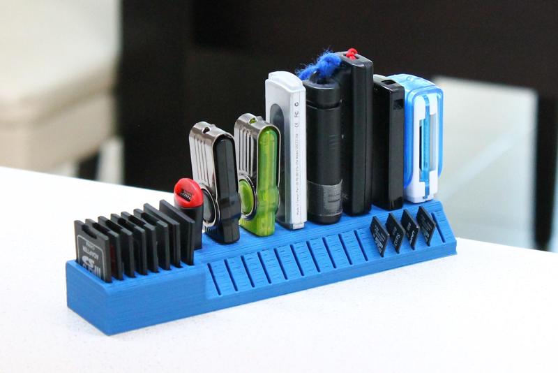 USB SD and MicroSD holder for wide USB sticks
