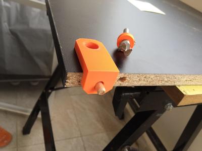 Minifix center tool