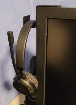 Quick, Easy Headphonehanger