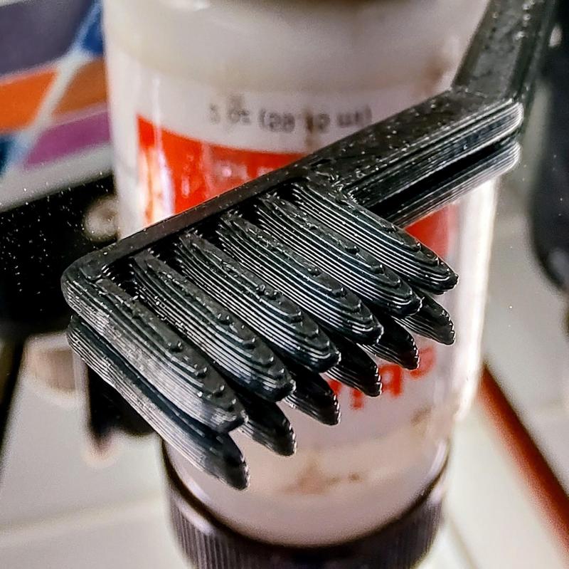 Brow Comb with capillaries to apply various products