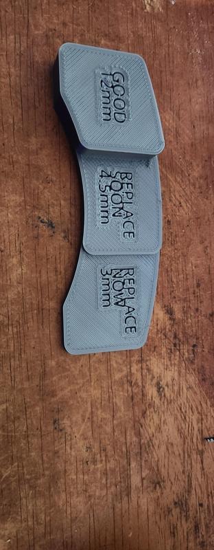 Brake pad wear gauge
