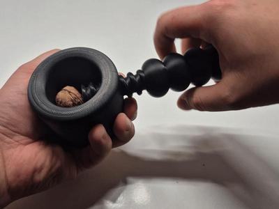 Screw-Type Nutcracker