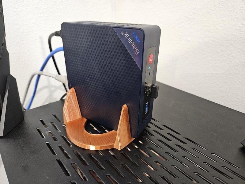 Beelink Mini S12 Pro Mini PC upright stand
