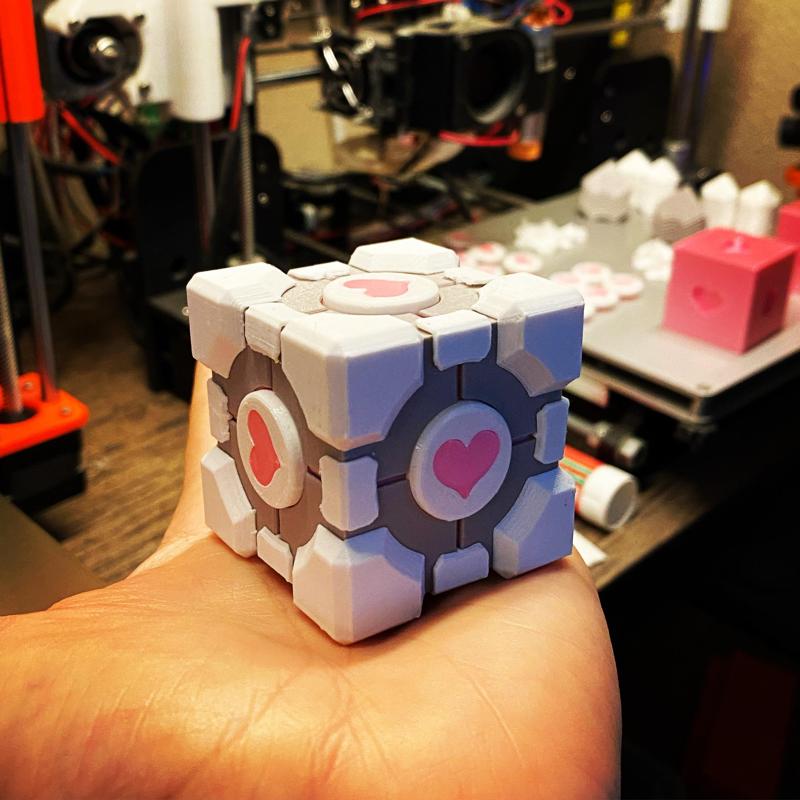 Weighted Companion Cube (Portal 1)