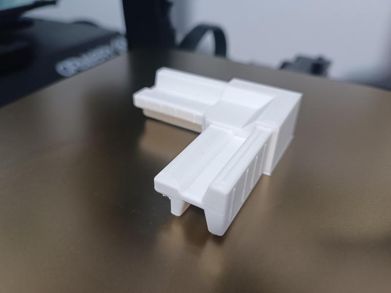 Old aluminium L profile window screen corner