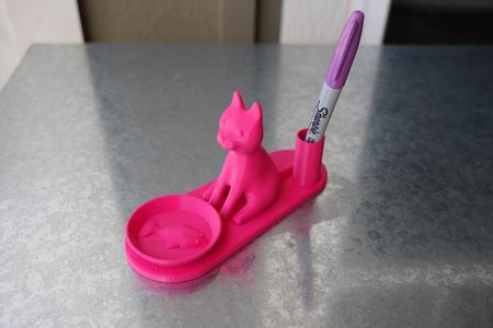 Cat and fish pen holder