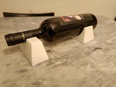 Wine bottle holder