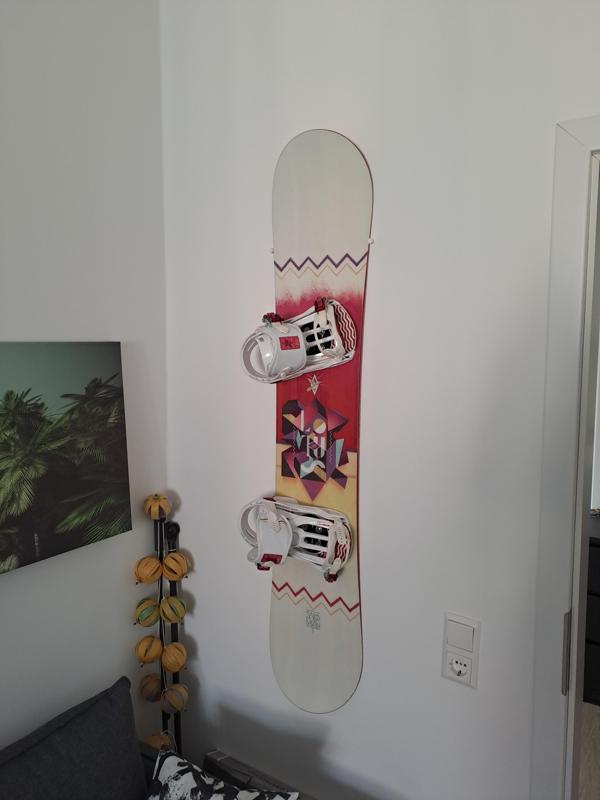 Slim Snowboard Wall Mount