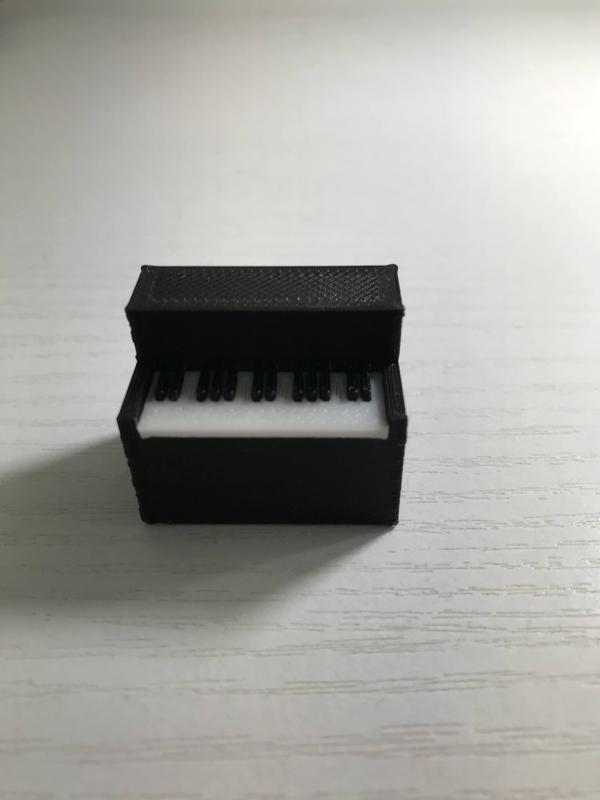 Model Stand-Up Piano multicolor