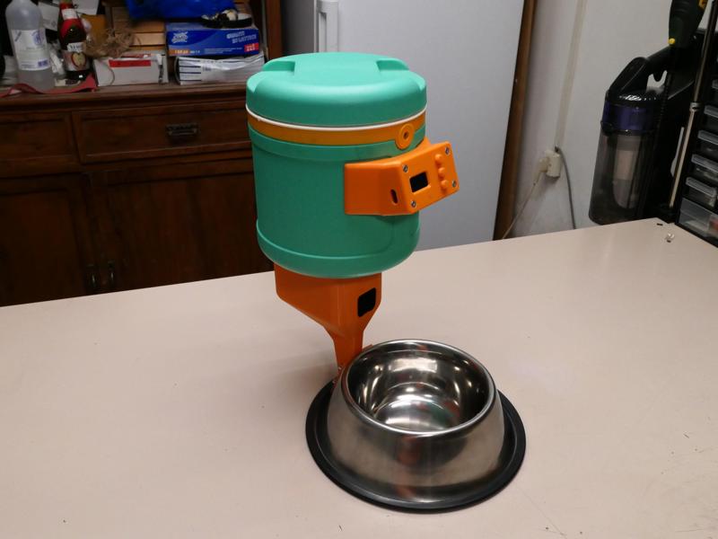 Automatic pet feeder