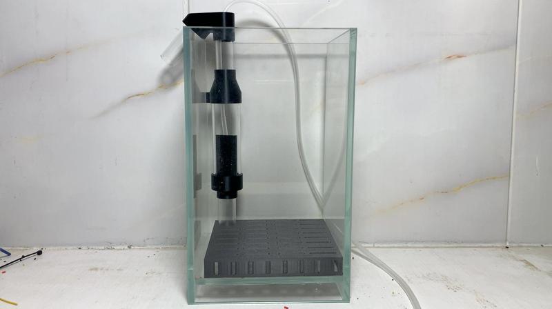 Air-Driven Protein Skimmer with Bottom Filter Plate
