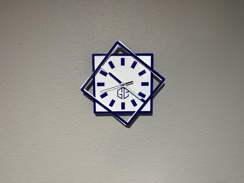 Square clock with square rotating arms