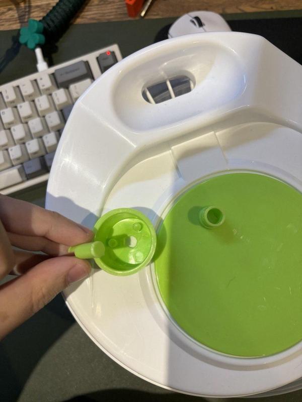 Salad spinner handle