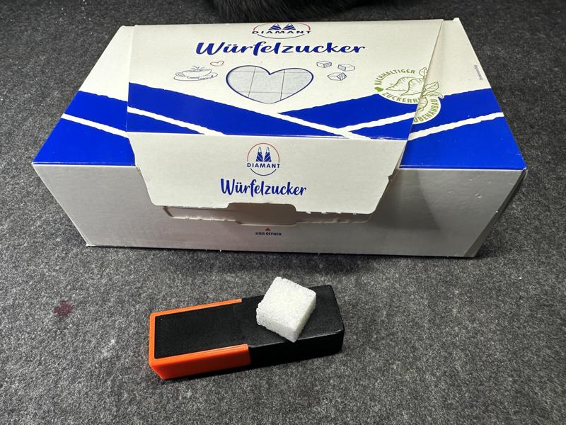 Travel Box for Sugar Cubes / Reiseschachtel für Zuckerwürfel