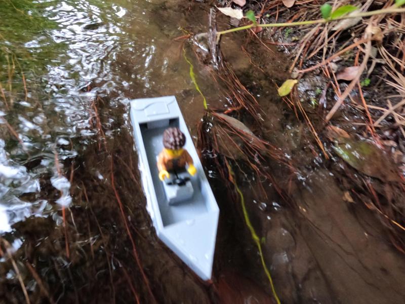 FLOATING Lego boat
