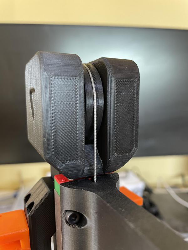 Single U groove roller top