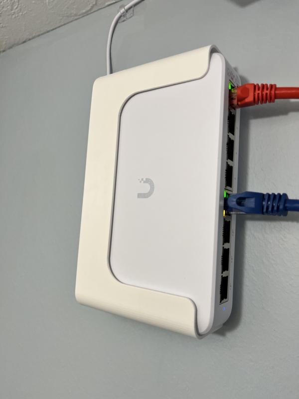 Ubiquiti 8 Port PoE Switch Wall-mount Cradle