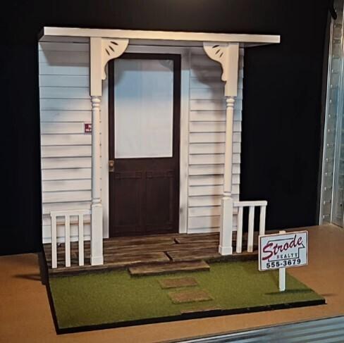 Halloween Diorama - House Front (1/6 Scale)