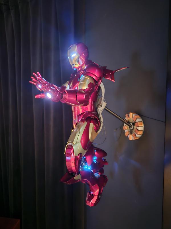 Hot Toys Iron Man Flying Wall Mount with Arc Reactor