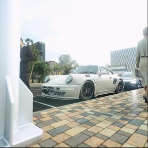 GRAY PORSHE CART