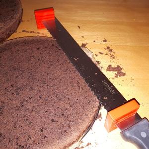 cake leveler