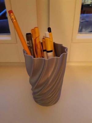 Twisted Pen Holder