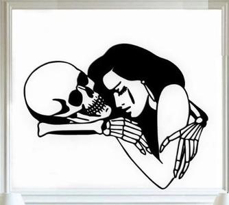 Halloween : woman with skull