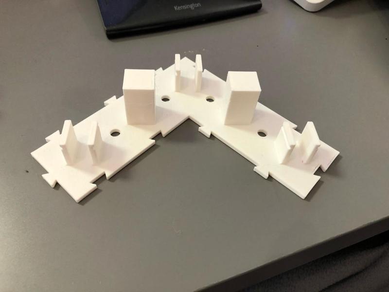 Corner holder for honeycomb lamp system