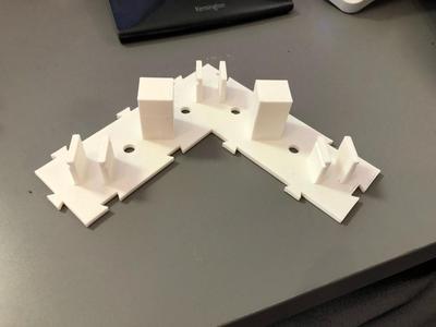 Corner holder for honeycomb lamp system