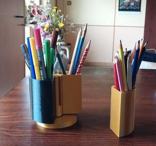 Spinning modular pen holder