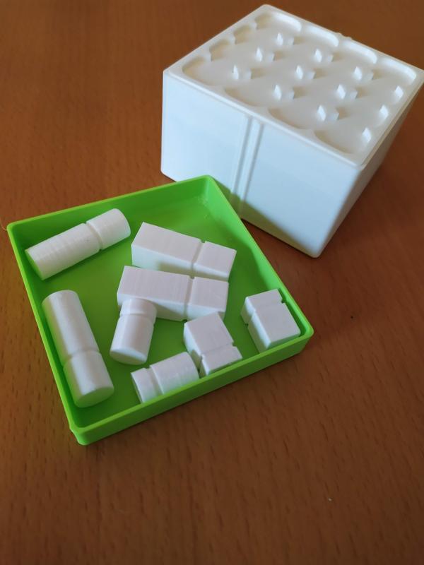 Quarto and Pylos Game and Box // jeu de société Quarto et Pylos avec boite et pion